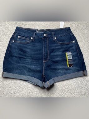 No boundaries, dark wash shorts denim stretchy size 13 NWT New No gap